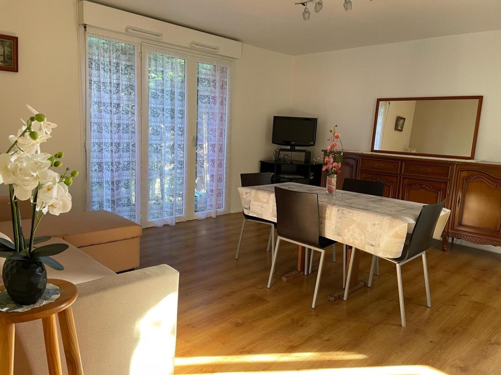 F3 Cosy A A 10 Minutes De La Gare Prefecture Et Proche Essec Apartment