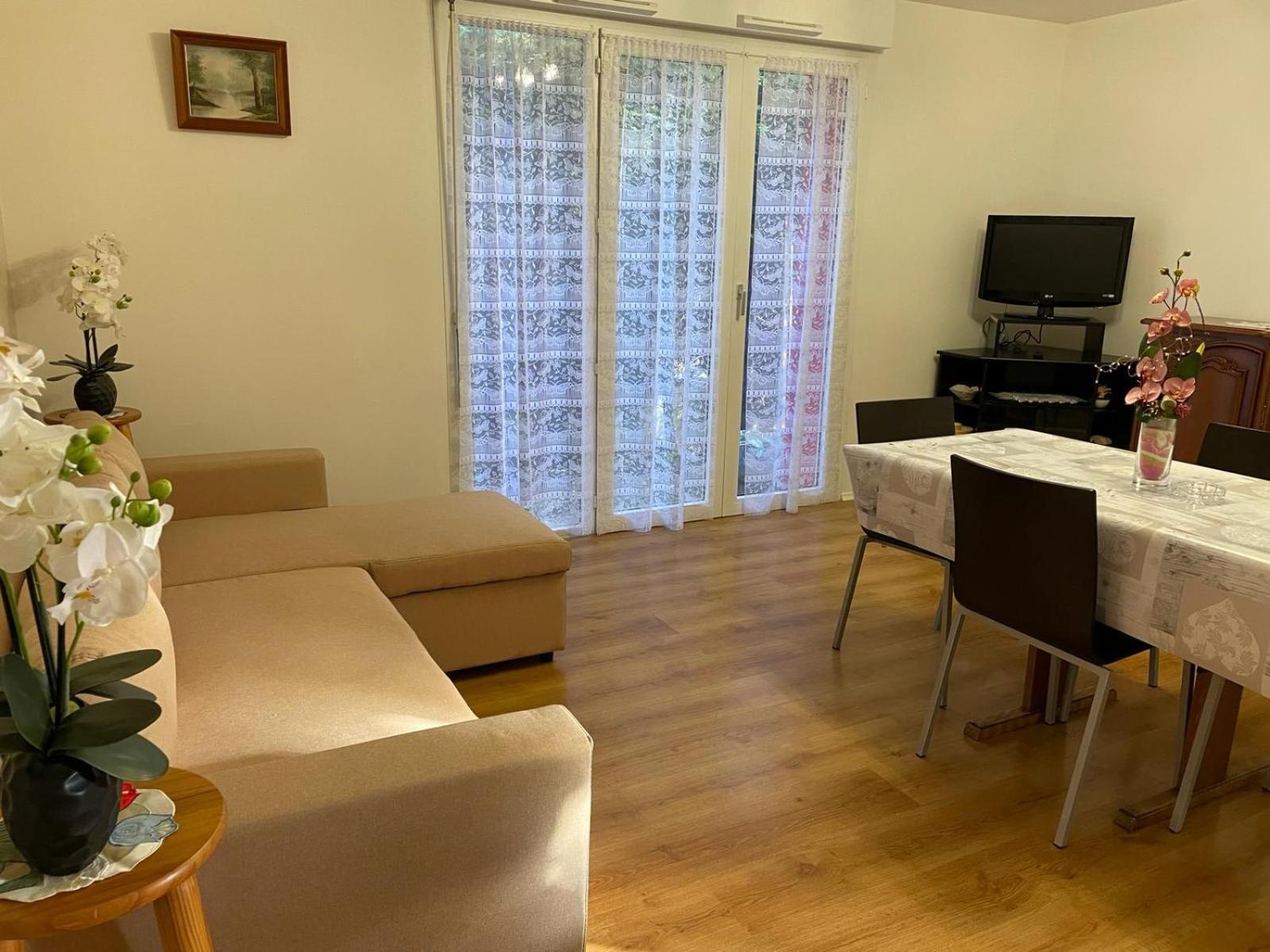 F3 Cosy A A 10 Minutes De La Gare Prefecture Et Proche Essec Apartment
